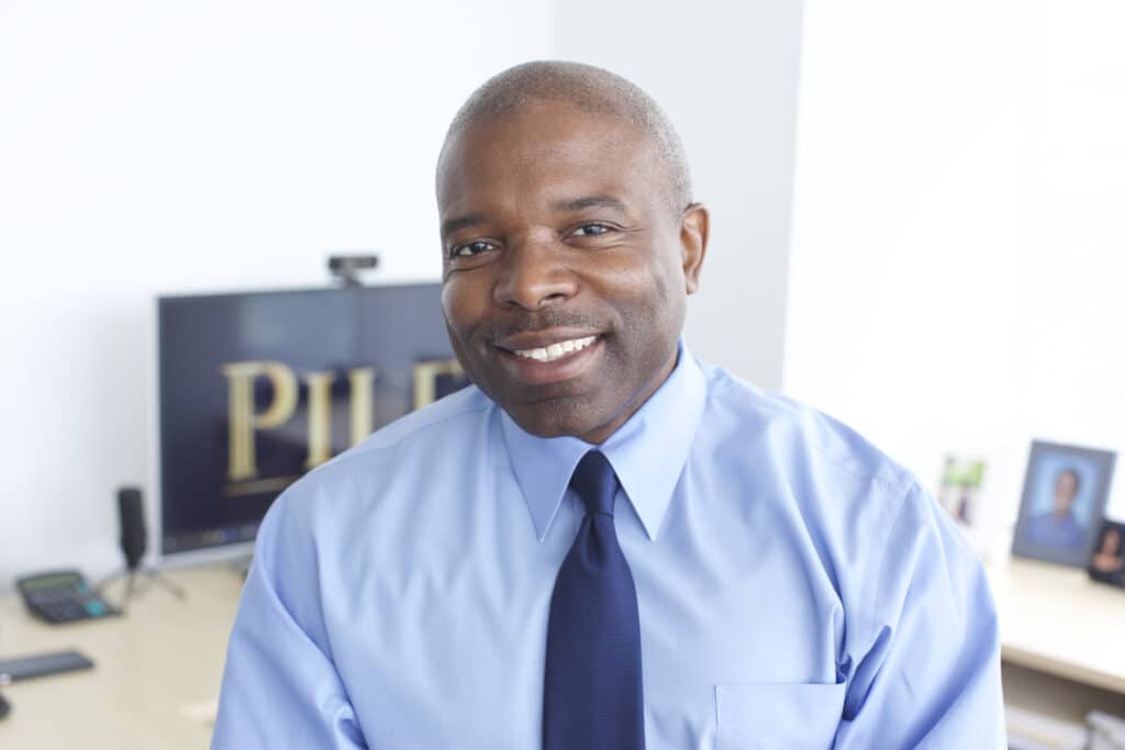 e nego pile 1024x683 1